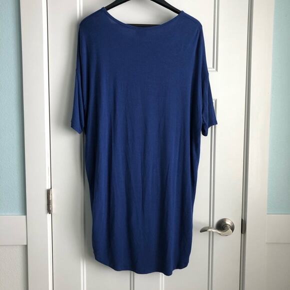 LuLaroe t-shirts lot of 2 tops Minnie mouse & blue - Picture 5 of 8